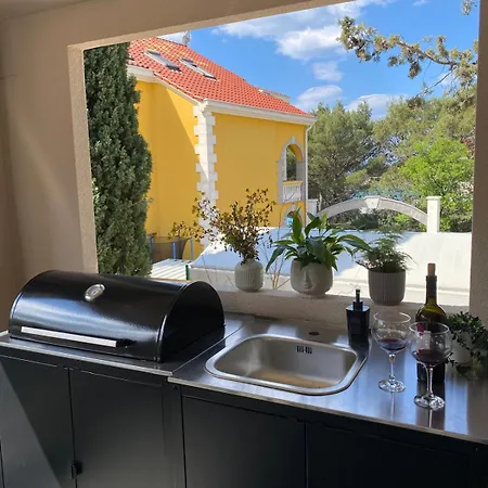 Mobilna Kucica Neda - Grebastica, Kamp Vala Kamp *